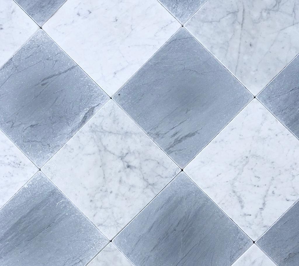 Senini Stone srl | BARDIGLIO E CARRARA 40X40 BURATTATO SP. 1 CM
