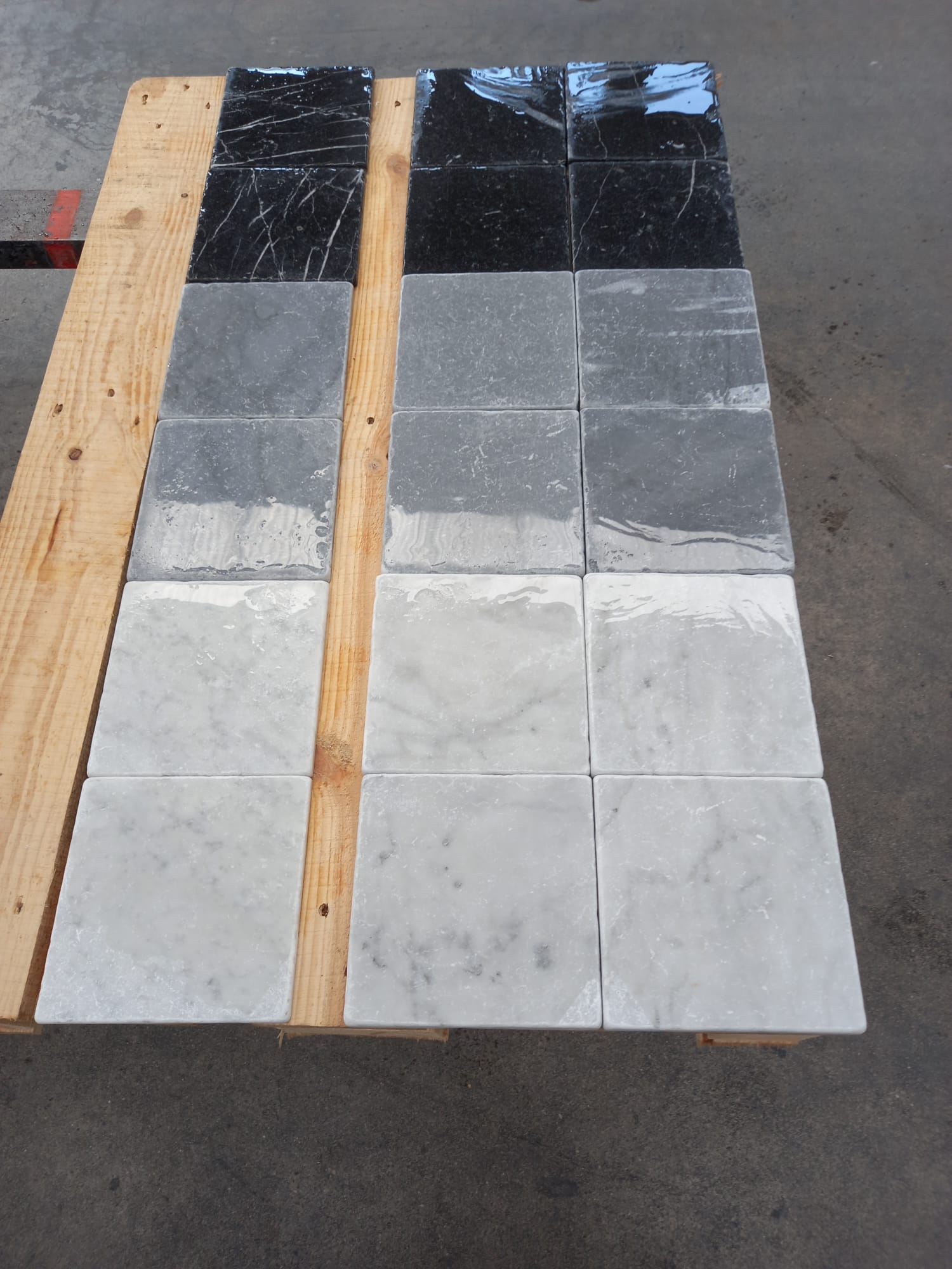 Senini Stone srl | BARDIGLIO E CARRARA 40X40 BURATTATO SP. 1 CM