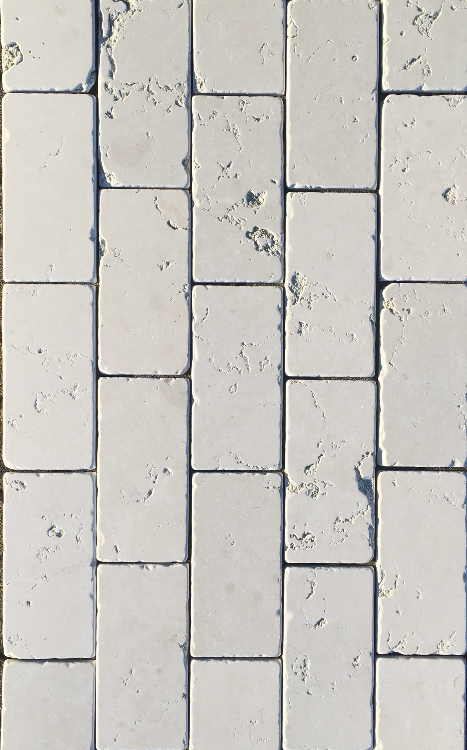Senini Stone srl | BIANCONE 10X10 BURATTATO SP. 1 CM – MARMO BIANCO ASIAGO